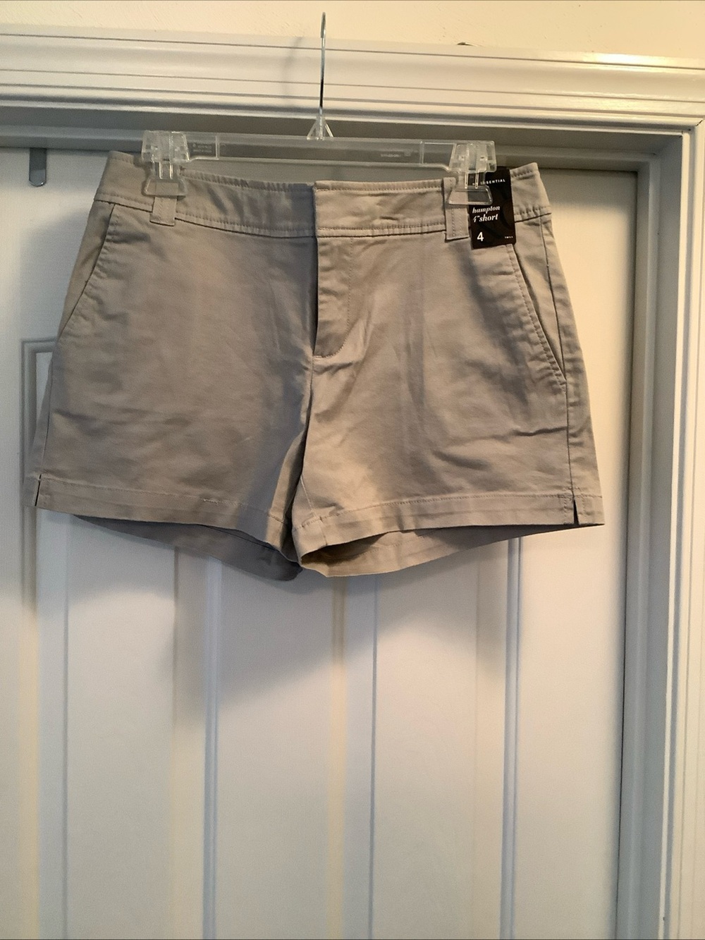 NEW YORK & Company Hampton 4" Women’s Flat Front Shorts Gray Sz 4 NWT